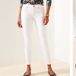 Curvy slim pocket chewed hem jeans. Size 10/30